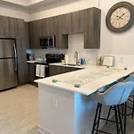 Comfy Midtown 1 Bdr W/ City View And Balcony.