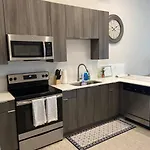 Comfy Midtown 1 Bdr W/ City View And Balcony.