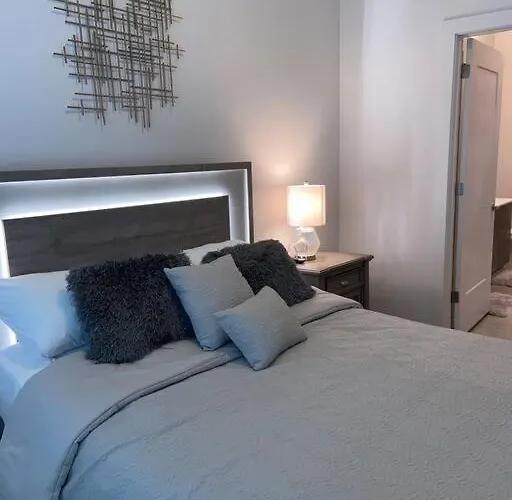 Comfy Midtown 1 Bdr W/ City View And Balcony.