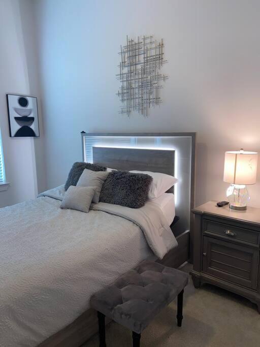 Comfy Midtown 1 Bdr W/ View And Balcony. Appartement *